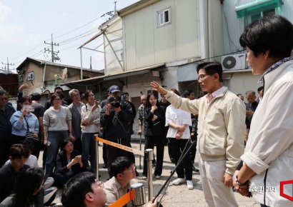 [포토] 영등포 쪽방촌 둘러보는 김문수 후보