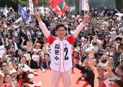[포토]‘이재명 방탄유리막 설치’에 김문수 “총 맞을 일 있으면 맞겠다”