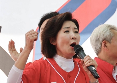 나경원 "방탄유리벽은 쇼…대선 후보 배우자도 철저히 검증해야"
