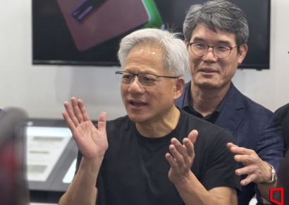 젠슨 황의 '뷰티풀' 찬사…HBM4 뽐낸 SK하이닉스