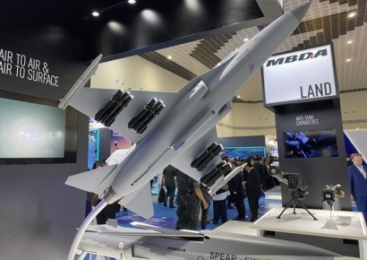 KF-21 동남아 시장 정조준… 공대공 미사일 장착 선보여