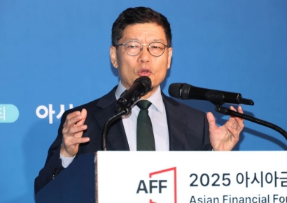 [2025금융포럼]이정동 "금융은 산업의 그림자…없으면 저성장 탈출 못한다"