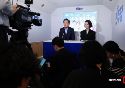 [포토] 기자브리핑하는 이재명 후보