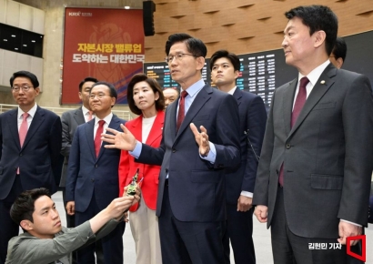 [포토] 김문수 “불공정 거래에 ‘징벌적 과징금’…주주 권리 강화”