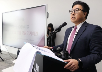 법무법인 대륜 "SKT 손배액 10억"…그룹 회장 고발 가능성도(종합)