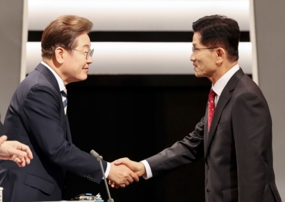 [속보]김문수 "사기꾼 없어져야" vs 이재명 "권력남용"…초반 격돌