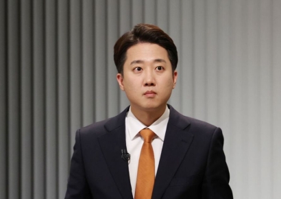 이준석 "대통령 되겠단 분이 韓원전 불신"…이재명 "왜곡 말라"