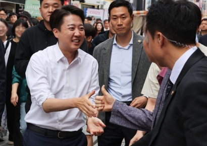 이준석, 유세 내내 이재명 맹공…"거짓말쟁이, 자진사퇴 하라"