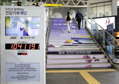 SRT 수서역 계단 오르고 표 샀을 뿐인데…나도 모르게 '기부천사'