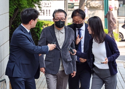 검찰 '김건희 샤넬백' 가격 특정…800만원·1200만원대