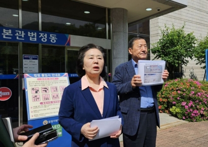 "나처럼 억울한 경우 없어" … '수표 공개'한 김영선 전 의원, 강혜경 등 고발