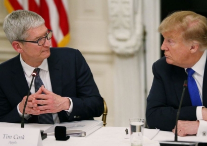 트럼프, 애플 괴롭히는 이유…"팀 쿡이 중동 안 따라 갔대"