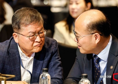 [포토] 의견 나누는 박영민 단장-이창윤 과기부 1차관