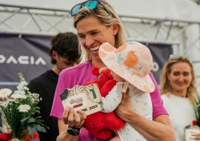 30분 늦게 출발하고 모유 수유했는데…100㎞ 마라톤 우승 거머쥔 '엄마 러너'