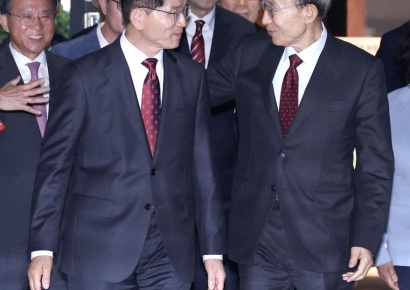 [포토] MB와 오찬 회동하는 김문수