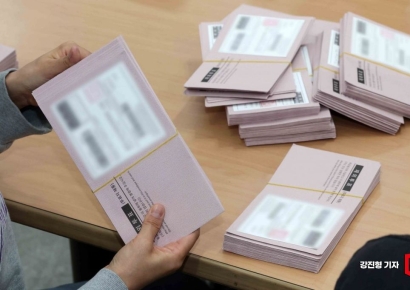 성북동 사전투표 '이재명 기표 투표지' 논란…선관위 "실수와 착오의 결과물"