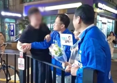 박주민 붙잡더니 "대학 어디 나왔냐, 호텔경제론 어떻게" 물은 청년