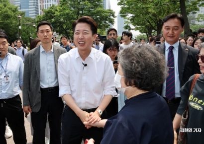 [포토] 여의도공원 유세 나선 이준석