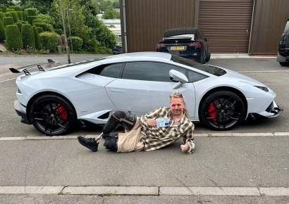 "장애인구역 막은 3억대 람보르기니" 비난폭주…차주 등장에 '대반전'