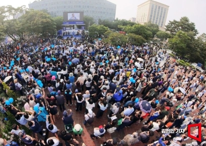 [포토] 구름 인파 속 유세하는 이재명