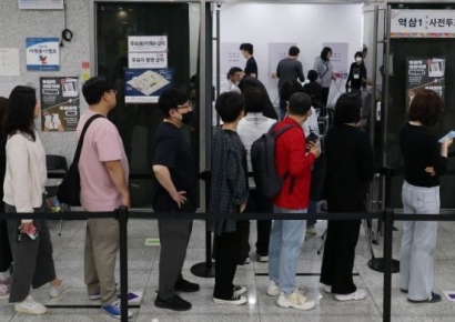 [포토] 출근길 소중한 '한표'