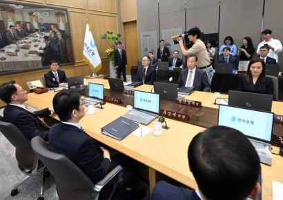 5월 금통위선 '경기우려' 무게 추…"관망기조, 현 시점 선택지 아냐"