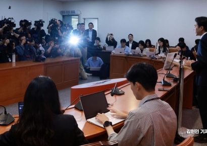 [포토] 이준석 “내 질문엔 혐오 없어… 허위사실 유포 강력 대응”