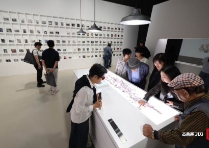 [포토] '스토리지 스토리' 특별전 둘러보는 시민들