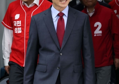 [포토] 대국민 호소문 발표 향하는 김문수