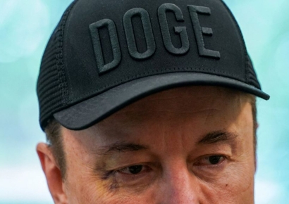 눈가 멍든 채 백악관 나타난 머스크…"아들과 장난치다 그만"