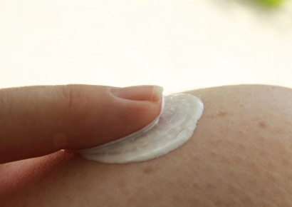 여기엔 한번도 발라본적 없는데…'악성 종양' 피하려면 귀에도 '선크림'  