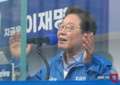[포토] 밝은 표정으로 연설하는 이재명 