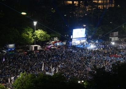 [포토] 이재명, '윤석열 계엄저지' 여의도서 유세 마무리