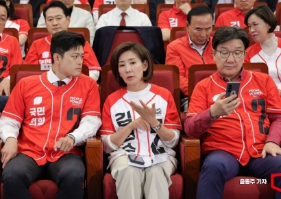 [포토] 이야기 나누는 김용태-나경원