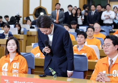 [포토] 고개 숙인 이준석 개혁신당 후보