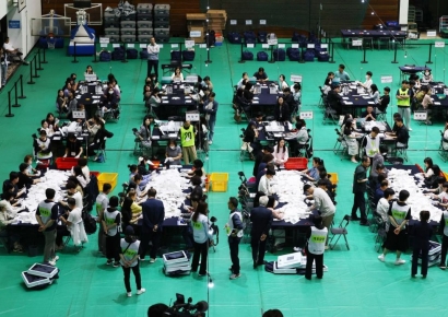 오후 11시 개표율 25%…이재명 4%p 앞서며 격차 벌여가(종합)