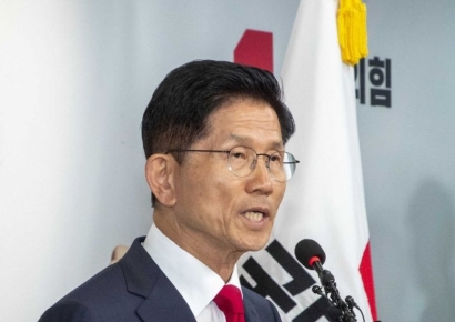 "왜 북한에 고개 숙이나" 김문수, 李대통령 경축사 반발