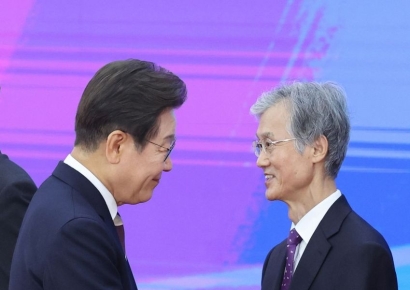 [포토] 대통령 취임식에서 만난 이재명과 조희대