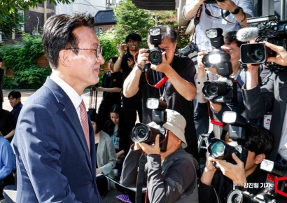 [포토] 인사청문 사무실 들어서는 김민석 국무총리 후보자