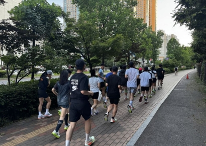 [르포]"같이 뛰니 좋네요"…나이키 신상 신고 '러닝' 돌아올 땐 '쇼핑백 가득'