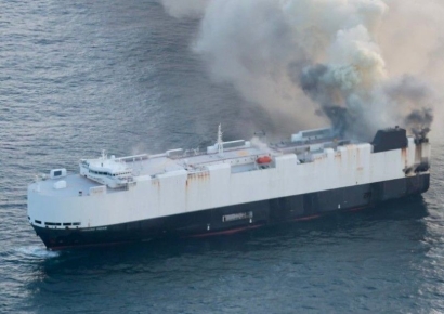 태평양서 전기차 3000대 실은 화물선에 불…선원 전부 대피