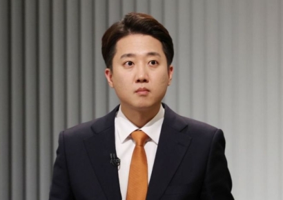 '이준석 제명 청원' 국회 심사 예정…"여성 신체 폭력 묘사"