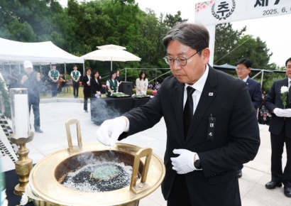 호국영령을 기리며 … 김해시 제70회 현충일 추념식 엄수