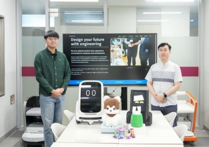 ‘눈 커지고 뒷걸음질?’… UNIST, 반복 자극에 반응 바뀌는 감정 적응형 로봇 개발