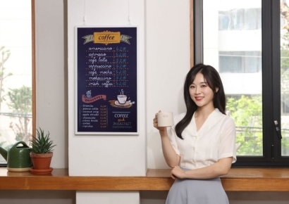 삼성전자, 전기 없이 화면 유지하는 '컬러 이페이퍼' 공개