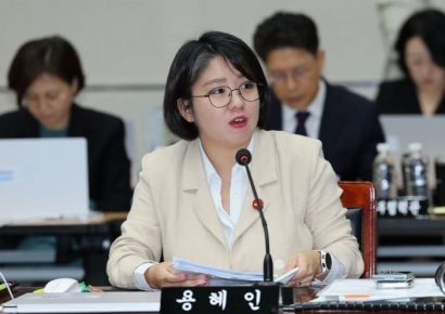 용혜인, '민주 비례 승계' 최혁진과 대화 공개… "복당하라" 연일 촉구