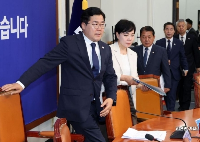 [포토] 최고위 참석하는 박찬대 직무대행