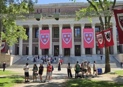 '하버드대 1위→3위' 흔들리는 美대학…中 '톱10 중 7곳' 싹쓸이
