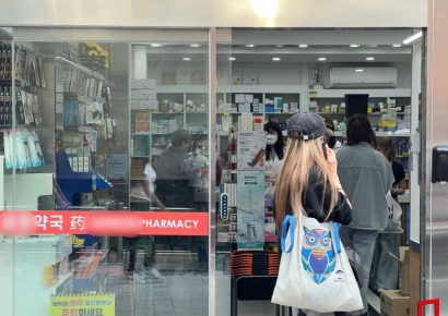"입소문 난 '그 크림' 판대"…외국인 관광객, 약국 몰려가 '싹쓸이' 중