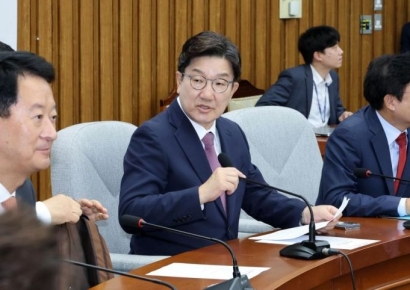 [포토] 권성동, 마지막 원내대책회의 주재…"야당의 본령은 견제와 감시"